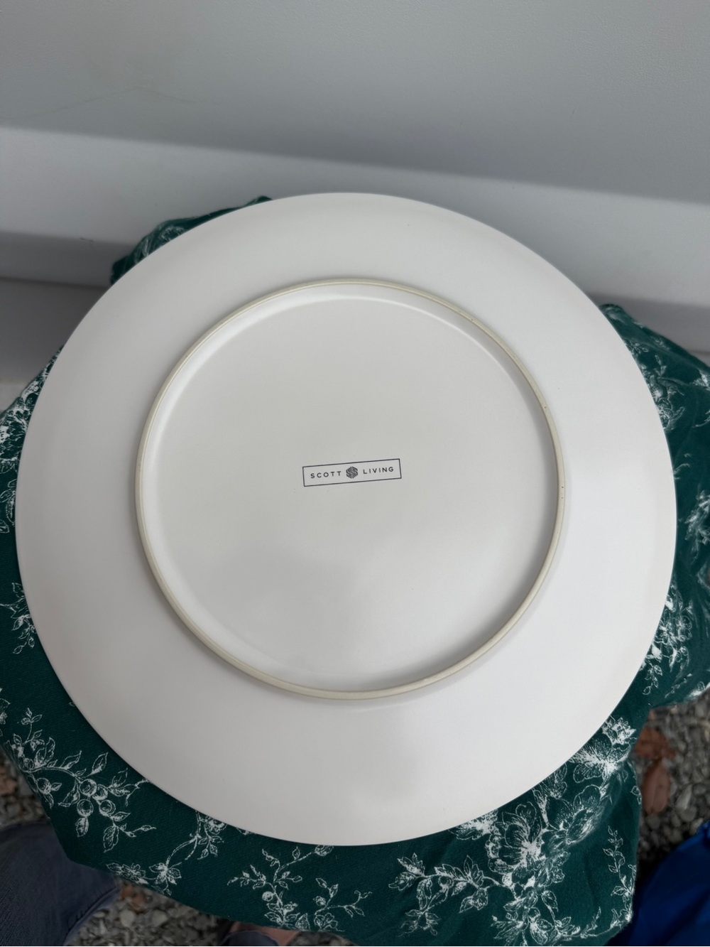 2019 Scott Living 12” Round Faded Star  Decorative Round Platter with Gold - Picture 8 of 8